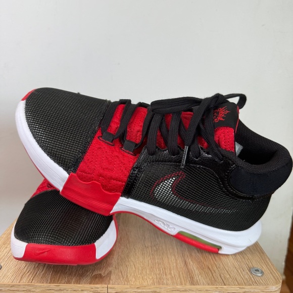 Nike FaZe Clan x LeBron Witness 8 Bred Men's Basketball Shoes Size 8 - Picture 1 of 8